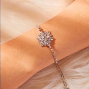 ‼️RESTOCK‼️DAINTY FLOWER CHARM‼️ONLY 3 LEFT